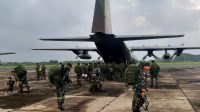 Berangkat ke Papua 450 prajurit Batalyon Infanteri Para Raider 501/Bajra Yudha (Yonif Para Raider 501/BY) bersiap menuju Papua untuk pengamanan perbatasan. Foto: Puspen TNI