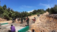 Kegiatan TNI Manunggal Membangun Desa (TMMD) wilayah perbatasan ke 111 oleh Kodim 0911/Nunukan yang dilaksanakan di Desa Persiapan Binusan Dalam RT 11, Nunukan Kalimantan Utara. Foto: pelita.co.id/istimewa