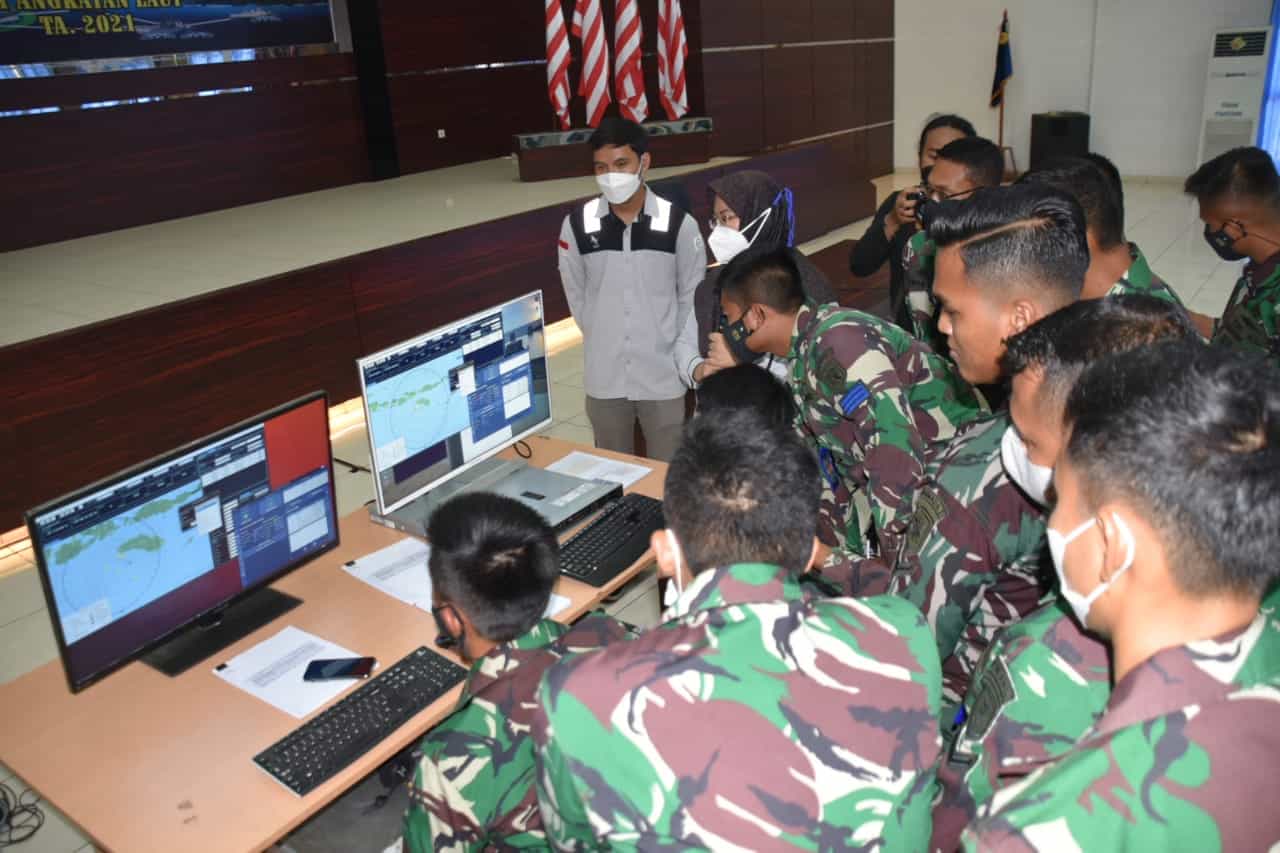 Latihan training “Tactical Data Link Y Mk2” yang diselenggarakan Staf Komunikasi dan Elektronika Angkatan Laut (Skomlekal) dengan pelaksana Dinas Materiel Senjata dan Elektronika TNI AL (Dissenlekal). Foto: Dinas Penerangan Angkatan Laut.