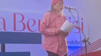 Pentas Seni SENJA BERPUISI yang berlangsung selama 2 hari (Sabtu-Minggu, 19 dan 20 Agustus 2023) terkait dengan semarak merah putih HUT Kemerdekaan RI ke-78 tahun disemarakkan dengan pembacaan puisi dari para penyair tingkat nasional berlangsung di selasar (pelataran) depan Gedung Ali Sadikin, Pusat Kesenian Jakarta (PKJ), Taman Ismail Marzuki. Pada Sabtu kemarin (19/8/2023) tampil di atas panggung Penyair Nanang R Supriyatin, Imam Ma'arif, Jose Rizal Manua, Nuyang Jaimee, dan masih banyak.lagi. (Foto/Dok/Edo/Lasman Simanjuntak)