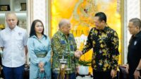 Ketua MPR RI yang juga Ketua Umum Ikatan Motor Indonesia (IMI), Bambang Soesatyo bersama Anggota Kehormatan IMI Ilham Habibie di Jakarta, pada Jumat, (1/3/2024).