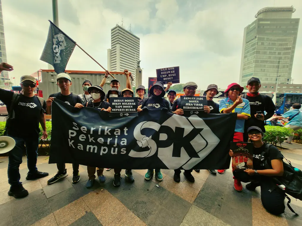 Serikat Pekerja Kampus (SPK) menggelar peringatan Hari Buruh Internasional atau May Day di Jakarta, pada Rabu, (1/5/2024). Foto: Dok. Serikat Pekerja Kampus (SPK)/Gita
