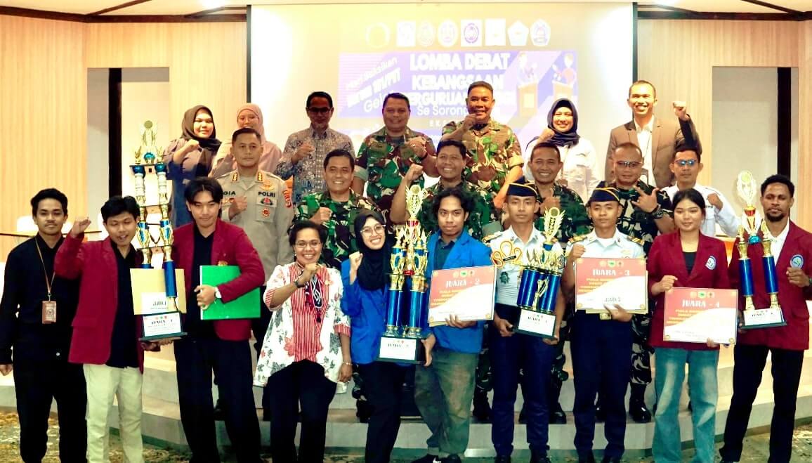 Aster Pangkoarmada III, Kolonel Laut (P) Bayu Dwi Wicaksono, S.T., M.Tr.Hanla., M.M. menghadiri Grand Final Debat Kebangsaan Tingkat Mahasiswa dalam rangka memperingati HUT ke-80 TNI, yang digelar oleh Komando Resor Militer (Korem) 181/Praja Vira Tama di Aula Bank Mandiri, Sorong, pada Sabtu, (27/9/2025). Foto: Dispen Koarmada III