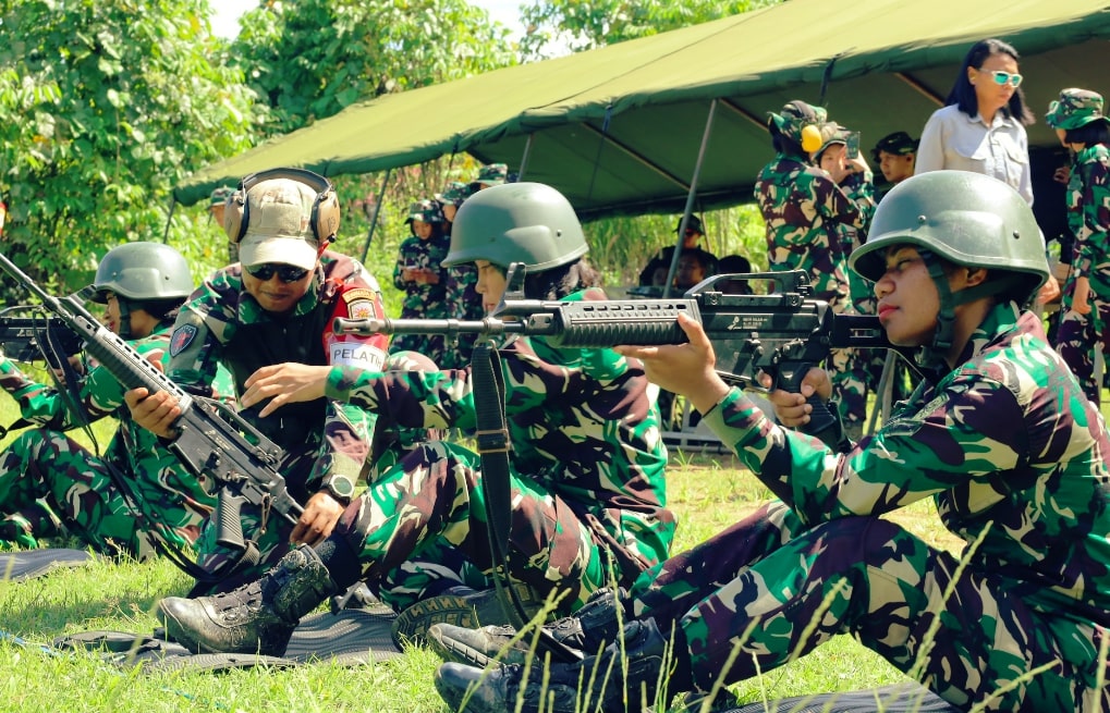 Detasemen Markas (Denmako) Koarmada III melaksanakan Latihan Menembak Senapan di Lapangan Tembak Marinir Katapop, Sorong pada Kamis, (30/10/2025). Foto: Dispen Koarmada III