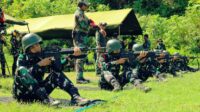 DENMAKO KOARMADA III LATIH KEMAMPUAN DASAR PRAJURIT MELALUI LATIHAN MENEMBAK SENAPAN Detasemen Markas (Denmako) Koarmada III melaksanakan Latihan Menembak Senapan di Lapangan Tembak Marinir Katapop, Sorong pada Kamis, (30/10/2025). Foto: Dispen Koarmada III