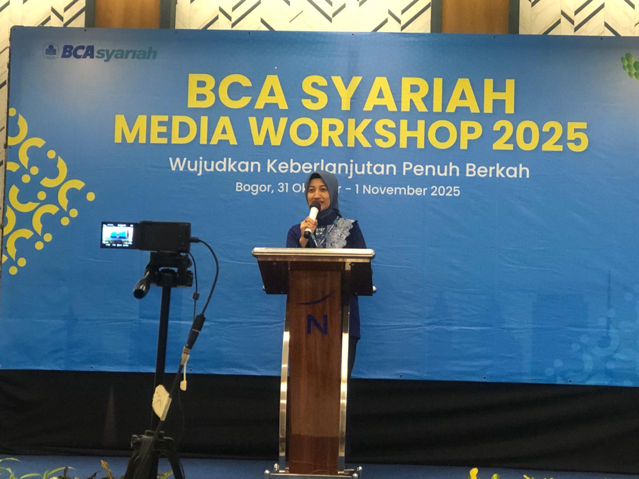 Presiden Direktur BCA Syariah, Yuli Melati Suryaningrum saat membuka media workshop 2025 bertema 'Wujudkan Keberlanjutan Penuh Berkah' di Bogor, Jawa Barat pada Jumat, (31/10/2025). Foto: pelita.co.id/Mulyono Sri Hutomo