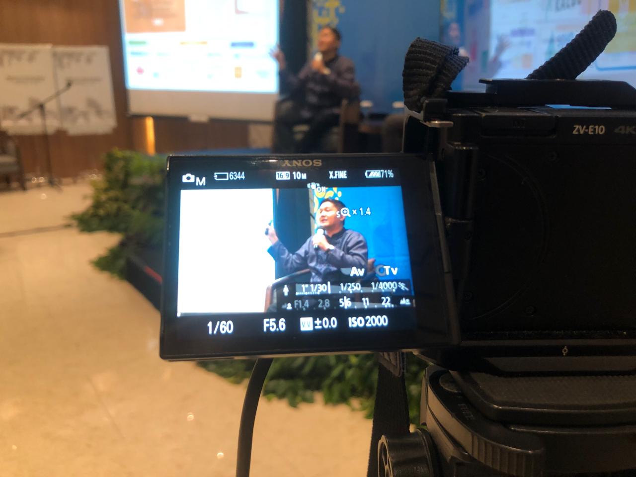 Direktur Infrastuktur Ekosistem Syariah Komite Nasional Ekonomi dan Keuangan Syariah (KNEKS), Sutan Emir Hidayat memaparkan materi “Update Terkini Ekosistem Syariah di Indonesia”. Foto: pelita.co.id/Mulyono Sri Hutomo