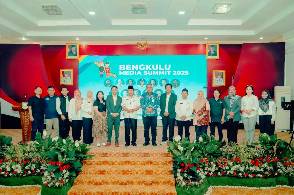 Suwarjono, CEO Arkadia Digital Media Tbk, dan Eva Danayanti, Country Programme Manager International Media Support (IMS) pada Bengkulu Media Summit (BMS) 2025, yang resmi dibuka pada Rabu, (12/11/2025). Foto: istimewa