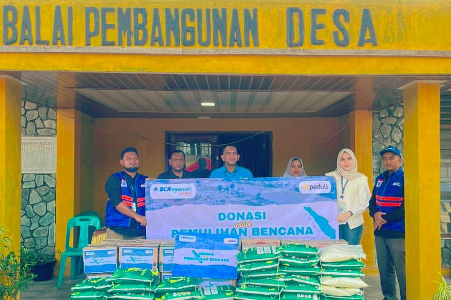 BCA Syariah menyalurkan donasi kemanusiaan untuk mendukung masyarakat yang terdampak bencana di Aceh pada Rabu, (17/12/2025). Foto: istimewa