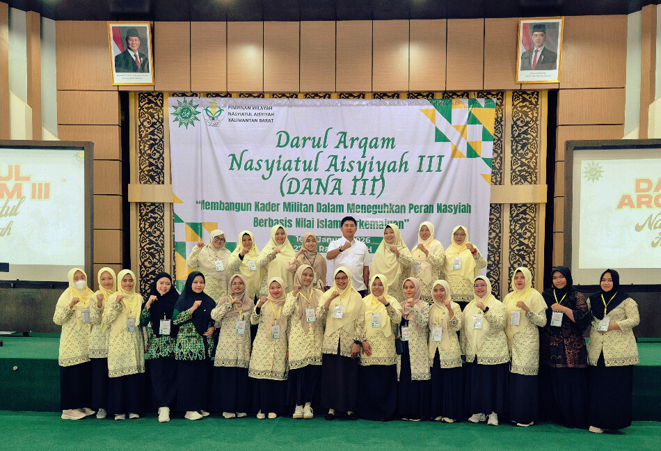 Ketua Pimpinan Wilayah Pemuda Muhammadiyah (PWPM) Kalimantan Barat, Ajie Kurniawan, S.Kep., Ners., M.MRS., dalam Darul Arqam Nasyiatul Aisyiyah (DANA) III bertema "Membangun Kader Militan dalam Meneguhkan Peran Nasyiah Berbasis Nilai Islam Berkemajuan" pada hari Jumat, 16 Januari 2026 di Aula Balai Penjaminan Mutu Pendidikan, Kalimantan Barat. Foto: istimewa