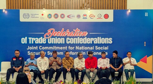 Sembilan konfederasi serikat pekerja utama bersatu dalam komitmen bersama untuk menuntut reformasi inklusif terhadap Sistem Jaminan Sosial Nasional Indonesia. Foto: Dok. ILO