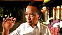 Menteri Energi dan Sumber Daya Mineral (ESDM), Bahlil Lahadalia memberikan keterangannya usai mengikuti rapat terbatas bersama Presiden Prabowo Subianto dan sejumlah menteri di kediaman pribadi Presiden di Hambalang, Bogor, pada Rabu, 25 Maret 2026. Foto: BPMI Setpres