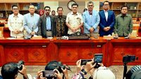 Ketua Komisi III DPR RI Habiburokhman dalam Konferensi Pers Komisi III DPR RI terkat Kasus Penyiraman Air Keras terhadap Andrie Yunus Ketua Komisi III DPR RI Habiburokhman dalam Konferensi Pers Komisi III DPR RI terkat Kasus Penyiraman Air Keras terhadap Andrie Yunus di Gedung Nusantara II, Senayan, Jakarta, Senin (16/3/2026). Foto : Runi/Andri