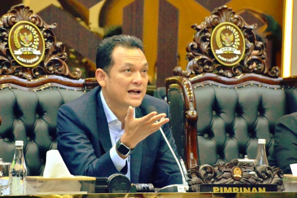 Wakil Ketua Badan Legislasi (Baleg) DPR RI, Martin Manurung dalam rapat pleno pengharmonisan RUU Hak Cipta di Senayan, Jakarta, Senin (18/2/2026). Foto: Raditya/Mahen.