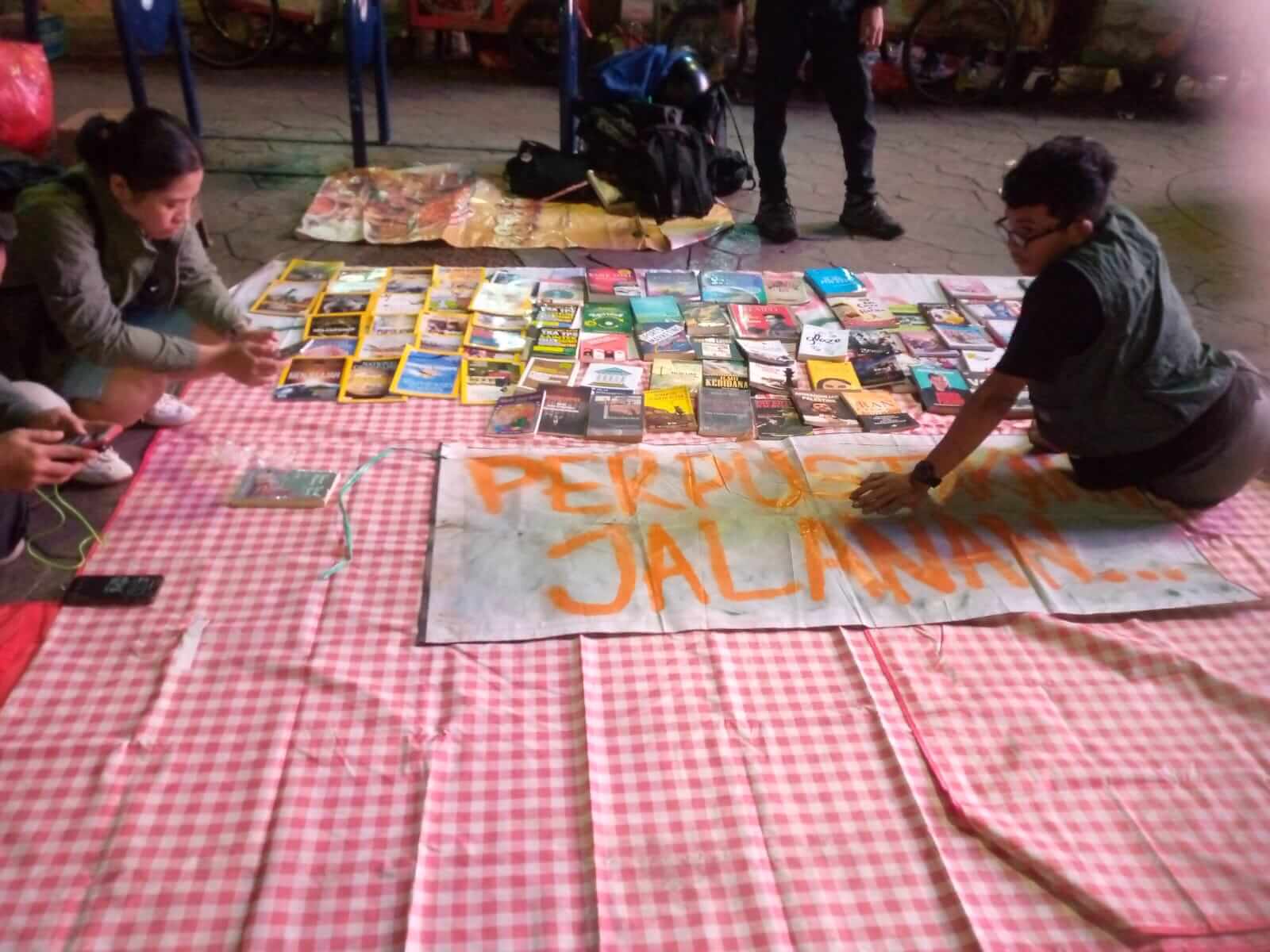 Ilustrasi perpustakaan jalanan. Foto: Mulyono Sri Hutomo/istimewa