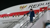 Presiden Prabowo Subianto tiba di Bandar Udara Haneda, Tokyo, Jepang untuk melakukan kunjungan resmi perdananya sebagai Presiden Republik Indonesia, pada Minggu, 29 Maret 2026, pukul 19.10 waktu setempat (WS). Foto: BPMI Setpres/Laily Rachev