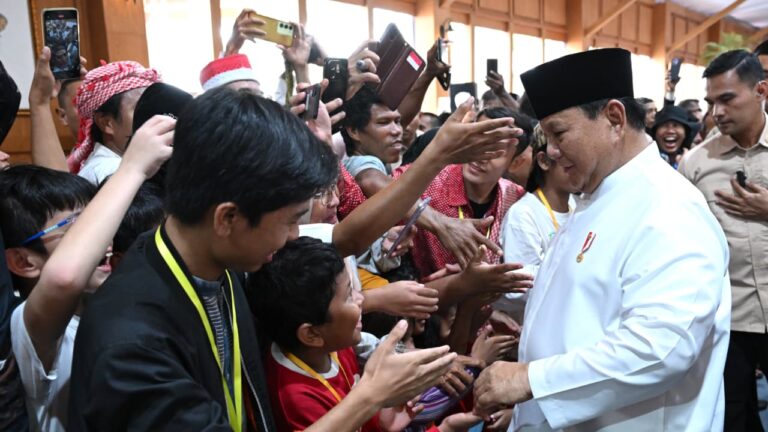 Presiden Prabowo Subianto menggelar acara gelar griya (open house) dalam rangka Hari Raya Idulfitri 1447 Hijriah di kompleks Istana Kepresidenan, Jakarta, pada Sabtu, 21 Maret 2026. Foto: BPMI Setpres/Kris