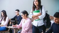 Teks yang Mengungkapkan Fakta yang Didapat Melalui Proses Pengamatan Ilustrasi Teks yang Mengungkapkan Fakta yang Didapat Melalui Proses Pengamatan