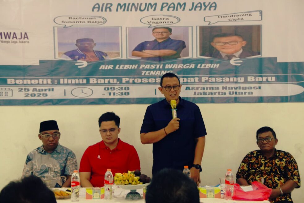 Komunitas Warga Jaga Jakarta (KOMWAJA) berkolaborasi dengan PAM Jaya menggelar sosialisasi penting mengenai bahaya penggunaan air tanah serta kemudahan prosedur berlangganan air perpipaan. Kegiatan ini dilaksanakan di Asrama Navigasi, RW 16 Kelurahan Tanjung Priok, Jakarta Utara pada Sabtu, (25/4/2026). Foto: istimewa