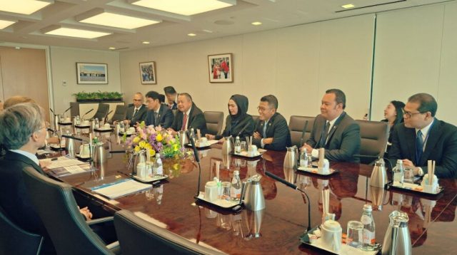 Wakil Ketua DPR RI Koordinator Ekonomi dan Keuangan, Sari Yuliati, memimpin pertemuan bilateral dengan Wakil Presiden World Bank Group di Kantor Pusat Bank Dunia, Washington DC baru-baru ini. (foto: ist/rdn)