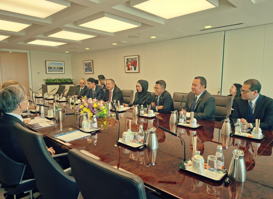 Wakil Ketua DPR RI Koordinator Ekonomi dan Keuangan, Sari Yuliati, memimpin pertemuan bilateral dengan Wakil Presiden World Bank Group di Kantor Pusat Bank Dunia, Washington DC baru-baru ini. (foto: ist/rdn)