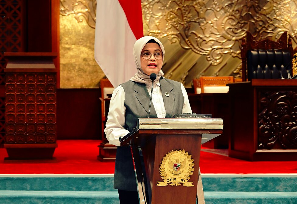 Kepala Biro Persidangan I Setjen DPR RI, Arini Wijayanti dalam Sosialisasi Peraturan Pemerintah Nomor 94 Tahun 2021 tentang Disiplin Pegawai Negeri Sipil dan Penganugerahan Pegawai Teladan di Kompleks Parlemen, Jakarta, Senin (5/5/2026). Foto : Sari/Andri