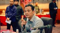 Wakil Ketua Badan Legislasi (Baleg) DPR RI, Martin Manurung, saat Kunjungan Kerja (Kunker) dengan beberapa komunitas masyarakat adat dari kawasan Danau Toba, pemuka agama dan akademisi, di Balige, Kabupaten Toba, Sumatera Utara, Sabtu (9/5/2026). Foto: Rizki/Alma