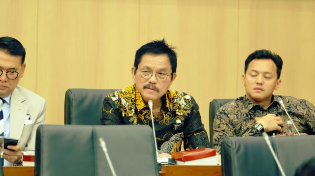 Anggota Komisi XII DPR RI, Ramson Siagian dalam Rapat Dengar Pendapat (RDP) Komisi XII DPR RI bersama jajaran direksi PT Pertamina Hulu Energi, Senin (25/05/2026). Foto: Jaka/Mahendra