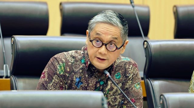 Anggota Komisi VII DPR RI Putra Nababan dalam Rapat Kerja dengan Menteri Ekonomi Kreatif terkait pembahasan RKA-KL dan RKP-KL Tahun Anggaran 2027 di Gedung Nusantara I, Kompleks Parlemen, Senayan, Jakarta, Senin (15/6/2026). Foto : Farhan/Andri