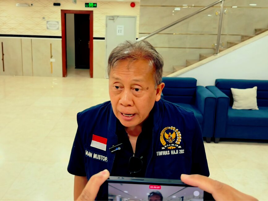 Anggota Timwas Haji DPR RI sekaligus Wakil Ketua DPR RI, Saan Mustopa usai rapat dengan Daker Madinah, Senin (1/6/2026). Foto : Andri/Alma