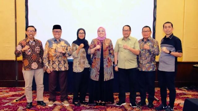 Ketua Kelompok III Badan Pengkajian MPR RI Hindun Anisah memimpin Focus Group Discussion di Yogyakarta yang membahas evaluasi pelaksanaan desentralisasi, otonomi daerah, serta penguatan hubungan pemerintah pusat dan daerah dalam sistem ketatanegaraan Indonesia. Foto: istimewa