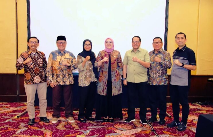 Ketua Kelompok III Badan Pengkajian MPR RI Hindun Anisah memimpin Focus Group Discussion di Yogyakarta yang membahas evaluasi pelaksanaan desentralisasi, otonomi daerah, serta penguatan hubungan pemerintah pusat dan daerah dalam sistem ketatanegaraan Indonesia. Foto: istimewa