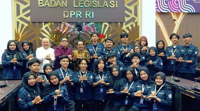 Ketua Baleg DPR RI, Bob Hasan menerima kunjungan DPM Politeknik Kesejahteraan Sosial (Poltekesos) Bandung dalam rangka memperdalam pemahaman mengenai proses pembentukan undang-undang di Gedung DPR RI, Senayan, Jakarta, Kamis (30/7/2026). Foto : Sari/Andri