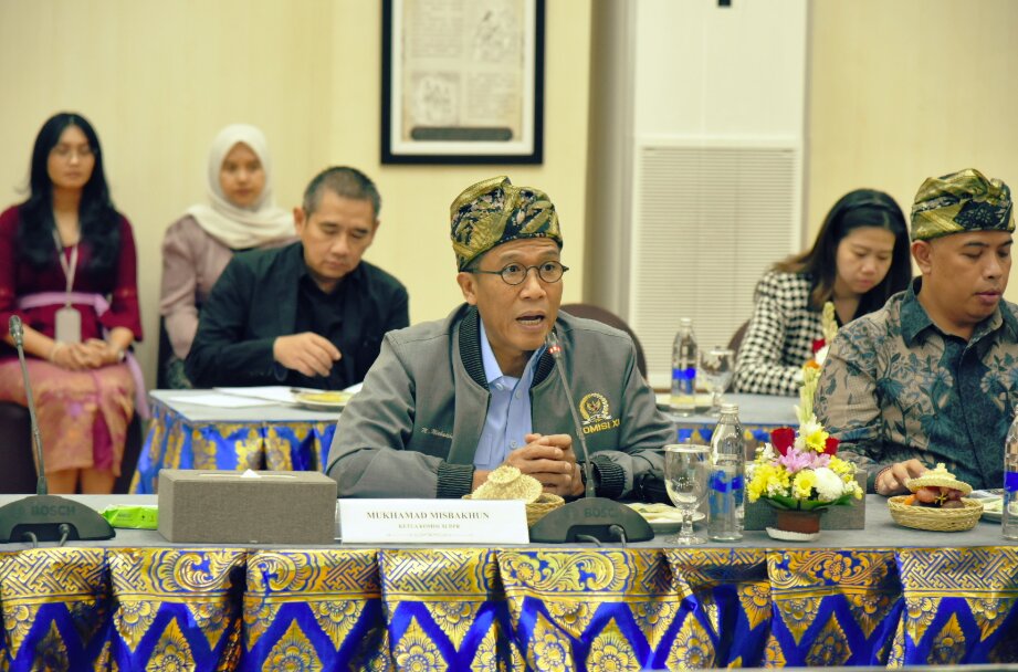 Ketua Komisi XI DPR RI Mukhamad Misbakhun saat memimpin rapat Kunjungan Kerja Reses bersama BPK RI dan BPKP di Kota Denpasar, Provinsi Bali, Kamis (23/7/2026). Foto: Chasbi/Karisma