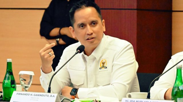 Anggota Komisi VI DPR Firnando H. Ganinduto saat pendalaman materi pada Rapat Komisi VI DPR dengan BUMN Energi di Kota Manado, Sulut, Selasa(11/8/2026). Foto: Natasya/Karisma