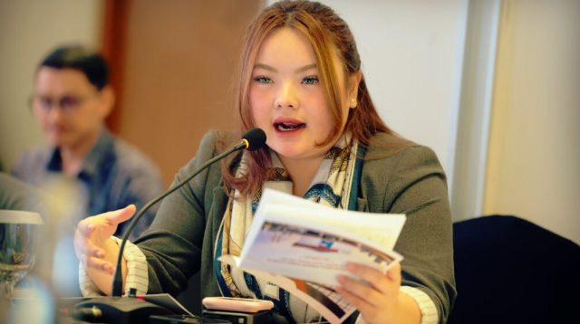 Anggota Komisi XI DPR RI, Hillary Brigitta Lasut saat pertemuan dengan OJK dalam Kunjungan Kerja Spesifik Komisi XI DPR RI ke Manado, Sulawesi Utara, Jumat (18/9/2026). Foto: Mario/sai