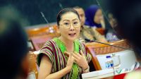 Anggota Panitia Khusus (Pansus) RUU Daerah Kepulauan, Julie Sutrisno Laiskodat dalam Rapat Dengar Pendapat (RDP) Pansus RUU Daerah Kepulauan dengan WALHI, FWI, dan Sajogyo Institute di Senayan, Jakarta, Kamis (3/9/2026). Foto: Alma/Mahendra