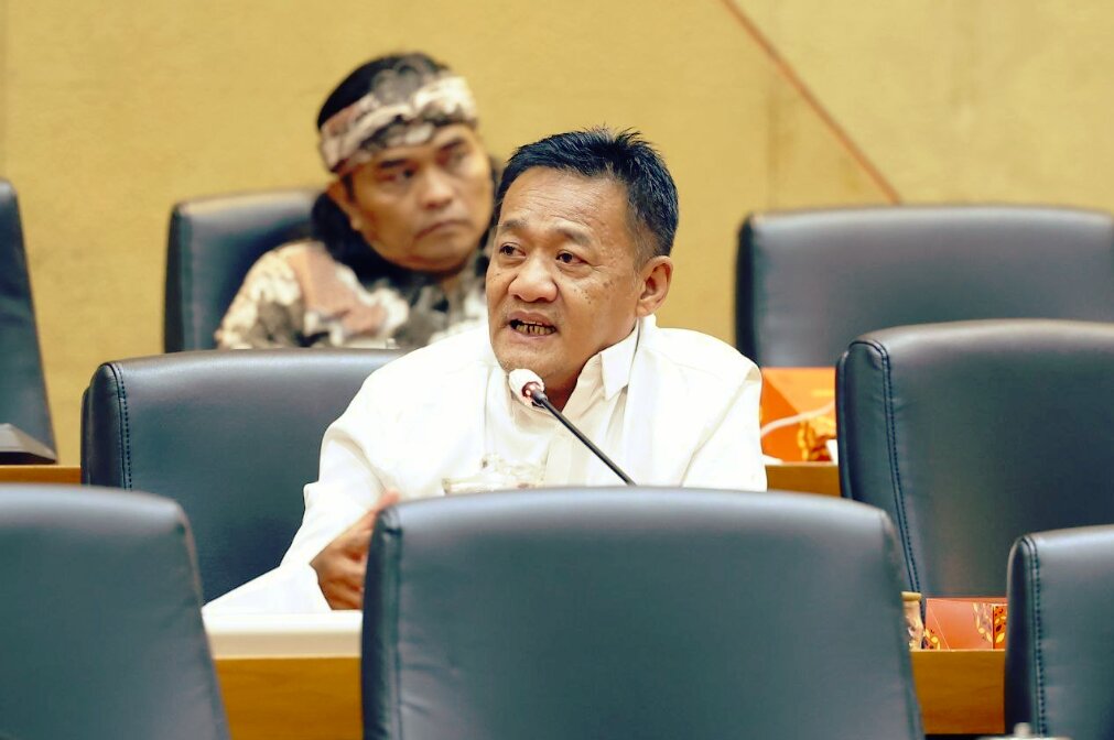 Anggota Komisi IX DPR RI, Obon Tabroni saat RDPU/Audiensi Komisi IX DPR RI bersama Koalisi Besar Perjuangan Buruh Indonesia (KB PBI), Kadin, dan Apindo, dengan agenda meminta masukan terhadap RUU tentang Pelindungan Ketenagakerjaan di Gedung DPR, Jakarta, Rabu (16/9/2026). Foto: Runi/jk