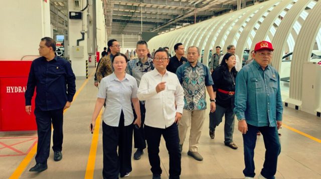 Wakil Ketua Komisi XII DPR RI, Sugeng Suparwoto saat memimpin Tim Kunspek Komisi XII DPR meninjau pabrik PT. BYD Auto Indonesia di Subang, Jawa Barat, Jum'at (4/9/2026). Foto : Jaka/Alma