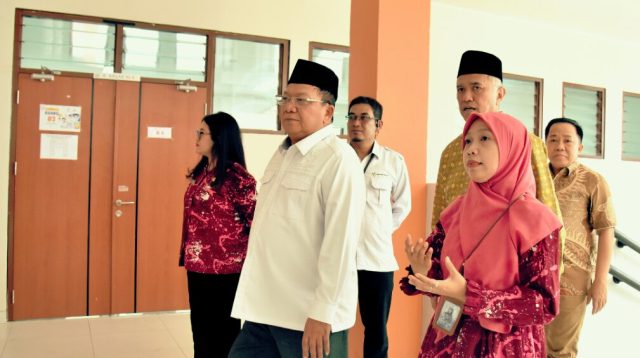 Wakil ketua komisi VIII, Abdul Wachid saat melakukan peninjauan operasional dan fasilitas Sekolah Rakyat Terintegrasi I Sukoharjo, Jawa Tengah, Jumat (2/10/2026). Foto: Aaron/sai