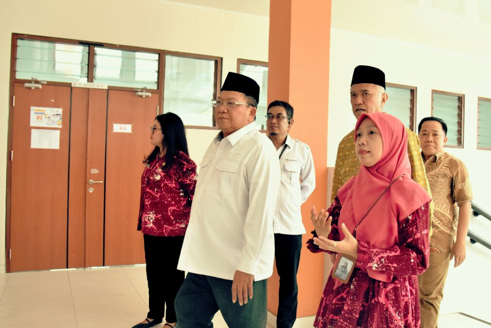 Wakil ketua komisi VIII, Abdul Wachid saat melakukan peninjauan operasional dan fasilitas Sekolah Rakyat Terintegrasi I Sukoharjo, Jawa Tengah, Jumat (2/10/2026). Foto: Aaron/sai