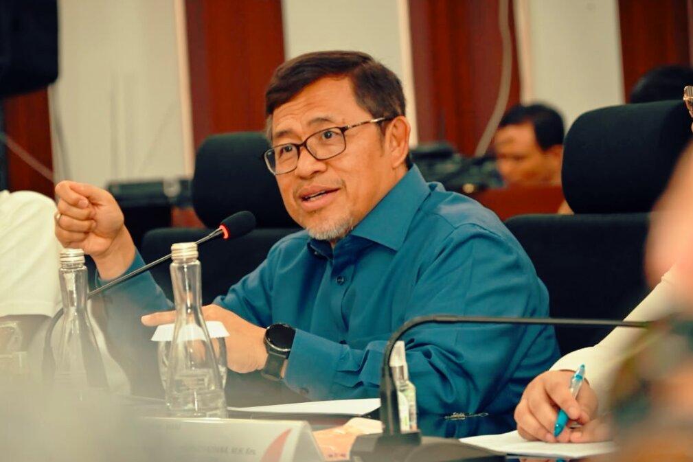 Ketua Badan Aspirasi Masyarakat (BAM) DPR RI, Ahmad Heryawan saat memimpin kunjungan kerja BAM DPR RI di Wisma BNI, Kota Bandung, Jawa Barat, Kamis (15/10/2026). Foto: Ridwan/Karisma