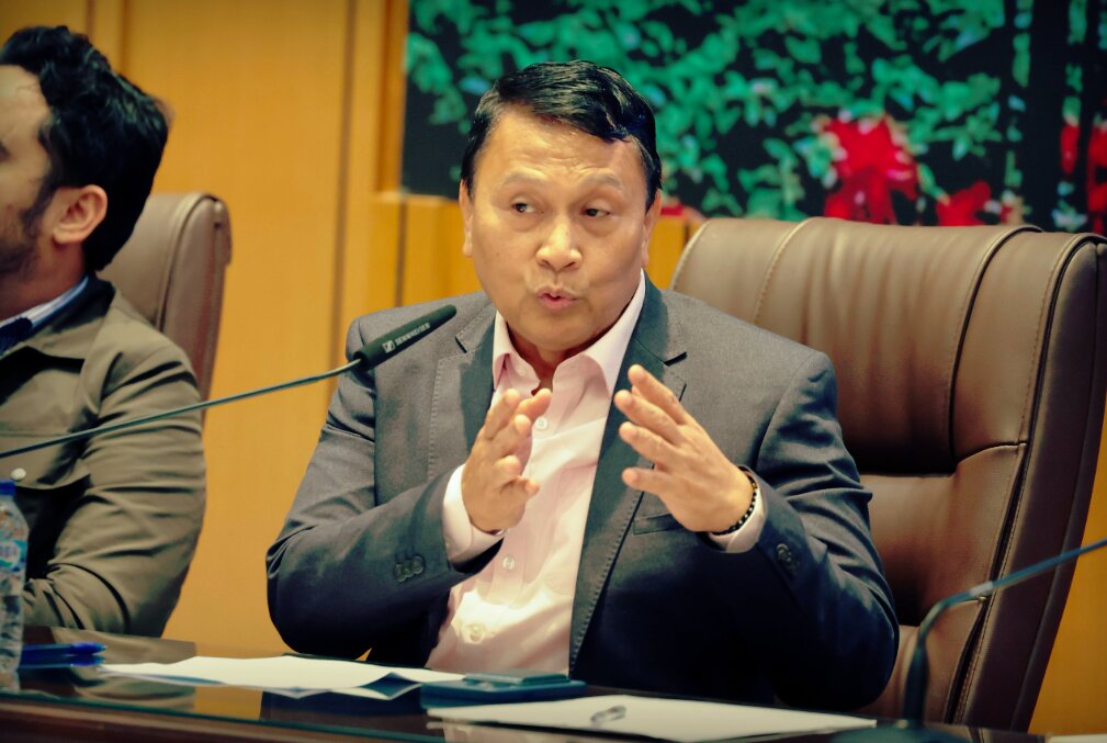Anggota DPR RI Mardani Ali Sera saat diskusi Dialektika Demokrasi bertema “Mengupas Dua Tahun Pemerintahan Prabowo, Kebijakan yang Berpihak pada Rakyat, Ekonomi Kuat, hingga Kemandirian Nasional” di Kompleks Parlemen, Senayan, Jakarta, Kamis (22/10/2026). Foto: Mario/mrs